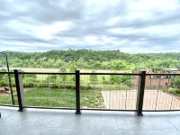 2BR Condo in Downtown Lynchburg w/ Picturesque Views - 4 ดาว