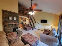 Cozy Loft nestled atop of Snowshoe