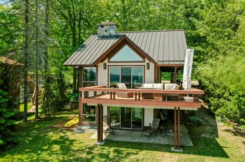 Beautiful Home w/ 2 fireplaces, Deck, and 75ft of Private Higgins Lake Frontage