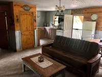 Mennonite Built Cabin on 81 acres surrounded by 30,000 acres of state park - Homestays