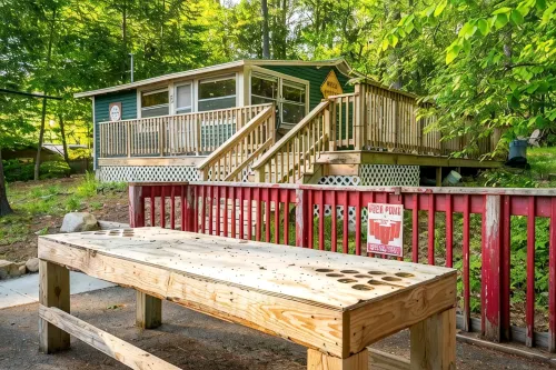 Kettle Cove Cabin. Lake Sebago Beach Access. Fire pit. Grill. Blackstone. Games - Homestays