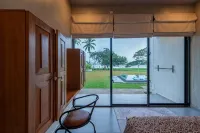 Lakeside Retreat Eco Luxury Villa - Хоумстей