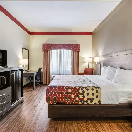Econo Lodge Inn & Suites