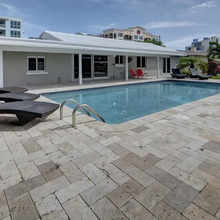 2 blocks to the beach-Dock-Ocean Access boating-Pool-Grill-Fully updated-Tikihut