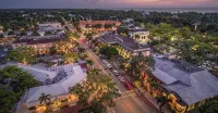 Tropical Retreat Pool Home close to Downtown & Naples Beaches - Jacuzzi