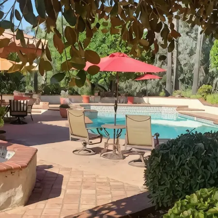 Detached guest house on private gated Spanish Estate with a pool, Temecula close