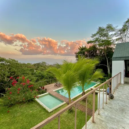 Jungle Hub, private villa with pool and ocean view