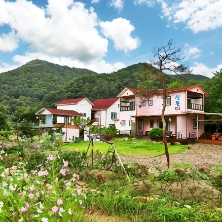 Cheongdo Mountains Bed and Breakfast