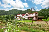 Cheongdo Mountains Bed and Breakfast - parking