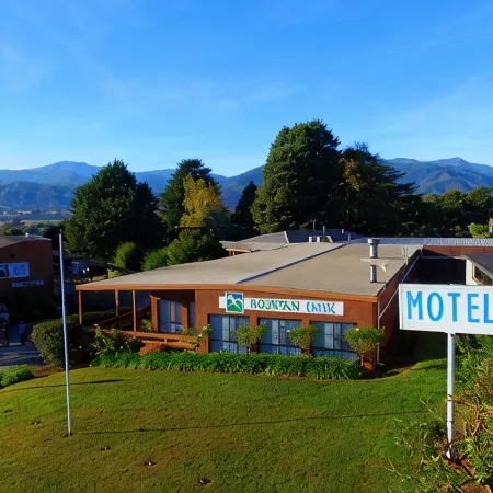 Mountain Creek Motel Bar & Restaurant