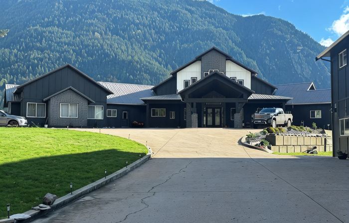 All New Retro Design Carriage House on the Fraser River
