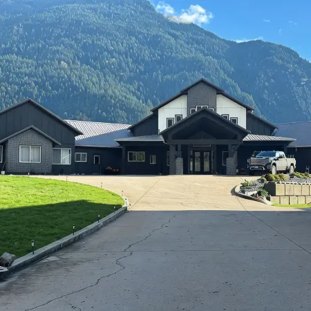 All New Retro Design Carriage House on the Fraser River