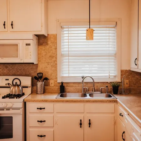 The Burrow-Cozy 3 Bdrm HM - Free Parking