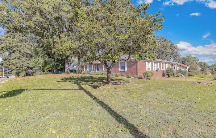 Boat Parking & Shore Power, Dog-Friendly Duplex, Fenced Yard Near Pickwick Lake