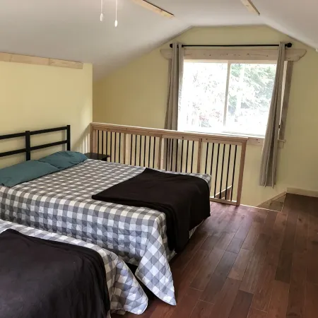 Junction's Cabin - A Wolf Crossing Cabin - Next to Yellowstone Park