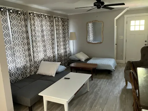 Cute Apt w/ Parking & W/D!