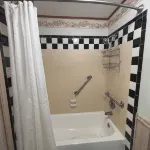 Romantic Beach Hideaway ,Private Indoor Hot Tub, Only Blocks to River Beaches - 4-Star