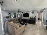 Cozy 2-bedroom condo with WiFi, AC in lovely Lake Forest.