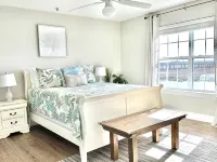 Wake up on the River!  Walk to Charming Downtown Darien.  w/Boat Slip 다리엔 호텔