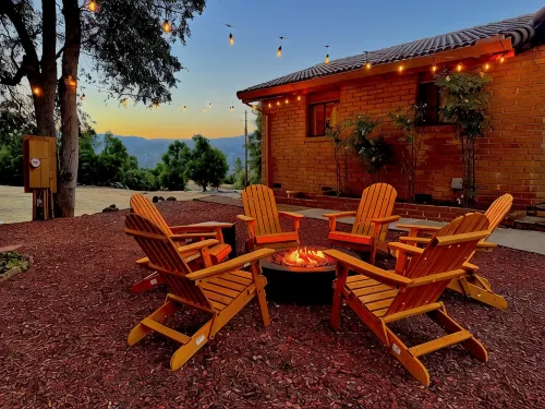 New Listing Near Yosemite Park, King Bed, Hot Tub, BBQ, Firepit & Mountain Views - con vistas a la montaña