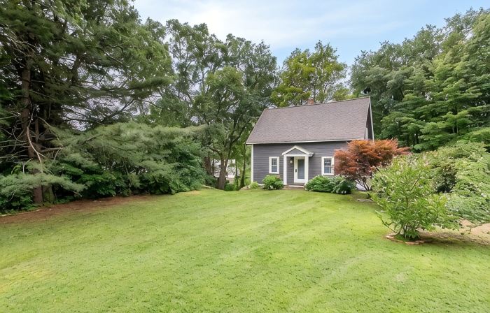 Meredith Town & Trail Cottage - Walkable to Water/Downtown, Dogs ok!