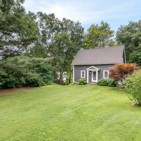 Meredith Town & Trail Cottage - Walkable to Water/Downtown, Dogs ok!
