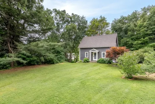 Meredith Town & Trail Cottage - Walkable to Water/Downtown, Dogs ok!