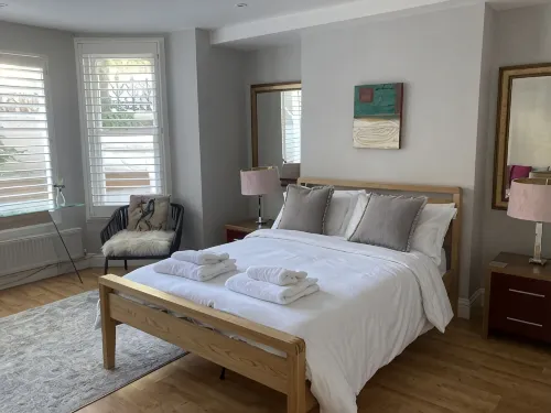 Garden flat in central Hove, close to the beach, shops, bars and restaurants - 무료 와이파이
