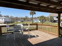 Charming 3-bedroom bungalow in Sneads Ferry with boat dock and gazebo access - Wi-Fi