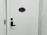 Lake Breeze Apartment, EV Charging & Free Parking Hotels in Ajax