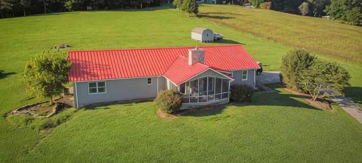 Adjacent to South Holston River. Pet/smoke free!  Great fishing! Close to BMS! Hotels in Sullivan County
