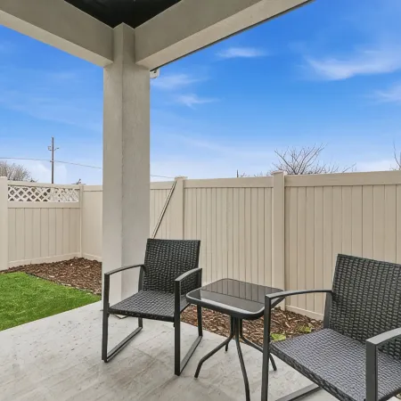 Modern Meridian Retreat - Spacious 4 Bedroom - Walkable Downtown