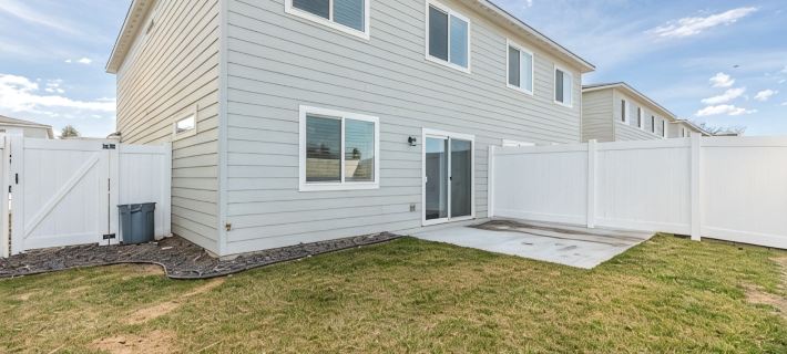 Spacious kitchen suitable for large groups, close to shopping, parks & wineries. Hotels in Kennewick