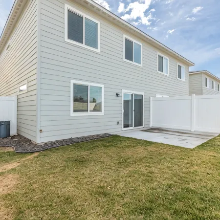 Spacious kitchen suitable for large groups, close to shopping, parks & wineries.