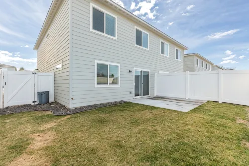 Spacious kitchen suitable for large groups, close to shopping, parks & wineries.