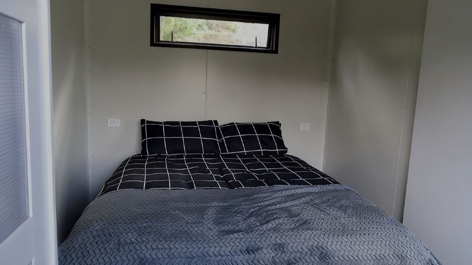 Beach Village retreat 5Min Walk to Beach & 2-Min to Village w/Cafes & Live Music