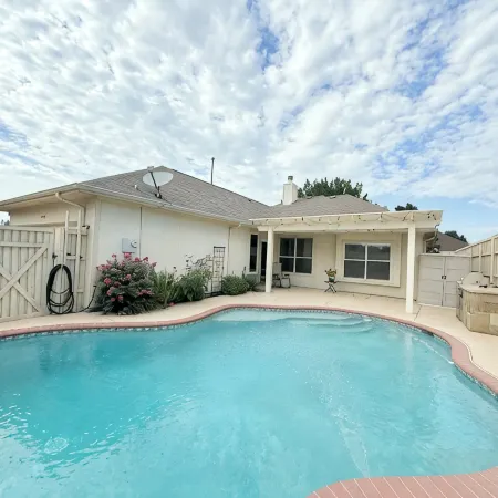 Tranquil Escape on Crooked Ridge in the City of Lakes