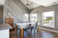 50 Yards to the Beach, Sleeps 8 & Ready for You to Make New Memories! - 4 stjerner