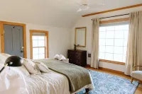 Downtown Historic Home.  One block to downtown, cozy gathering place!