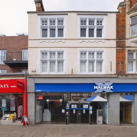 Charles Hope Staines Centre Отели в г. Стейнес