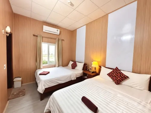 The Palm Lodge - Hostels