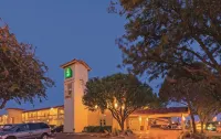 Baymont by Wyndham Lubbock - Downtown Civic Center