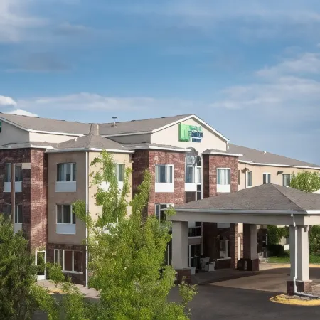 Holiday Inn Express & Suites CHANHASSEN by IHG