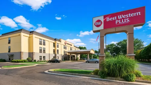 Best Western Plus Mishawaka Inn - parking