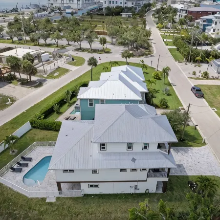 Pool House Walk to Beach & Margaritaville