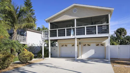Rare Find! Sea Breeze Gulf Home. Heated Pool, Steps to the Beach. - ジャグジー