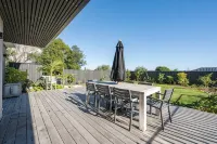 Modern Family home with Views, Sunsets and Space in Atawhai. 8 mins to Nelson. -  Privatzimmer