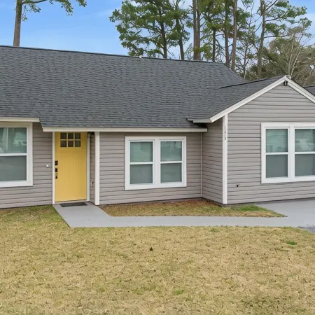Entire Modern Home in Prime Dining & Shopping Area Hotels in Berkeley County
