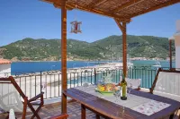 Villa Yiannoula with Amazing Sea View at Skopelos Old Port !!! - Bjergudsigt