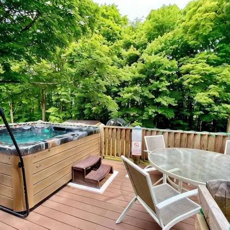 Trailside #3 ~ Summer Unwind- Hot Tub, Atv, Hike, Travel